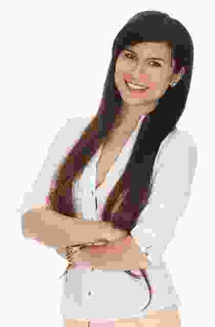 A woman posing with her arms crossed.